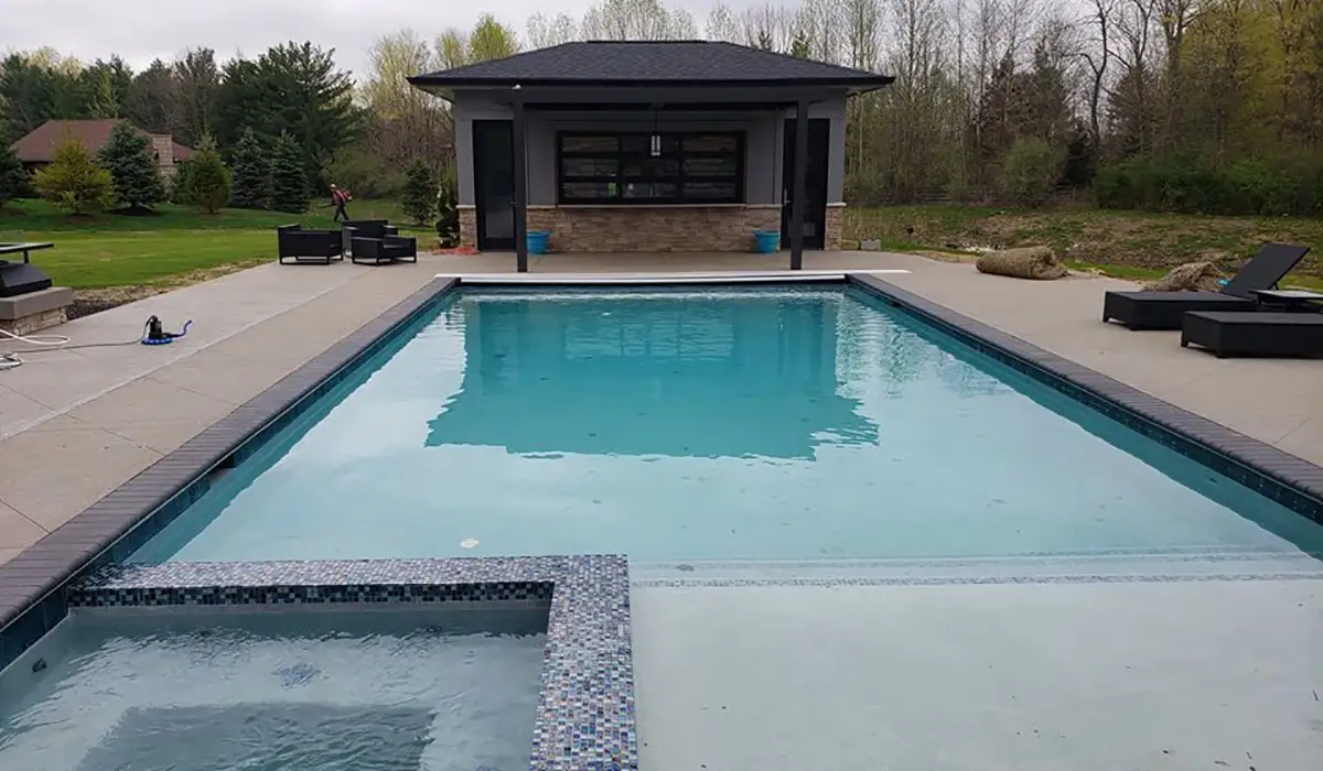 Finished custom in-ground pool by Mud Slingers